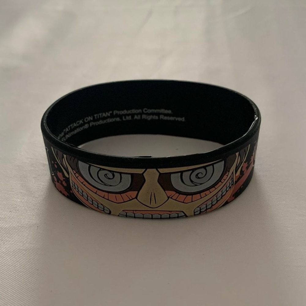 attack on titan colossal titan rubber silicone wrist band bracelet
